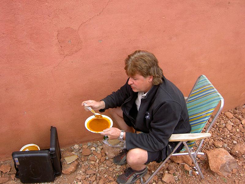03-0116.jpg - Rast vor Marrakesch